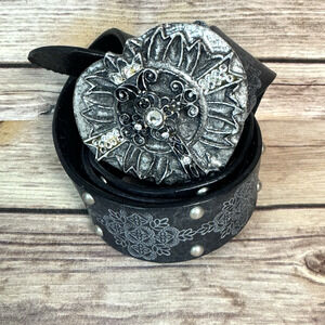 HYDE Collection Womens Blacke Leather Silver Embossed Studs Heart Belt L